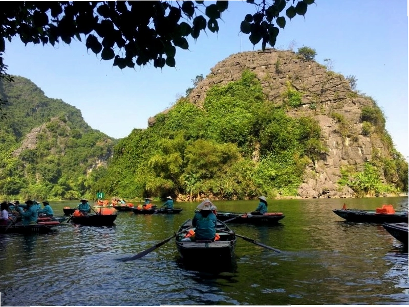 Hang Vân Tràng An với khung cảnh mây trời hòa quyện sông nước