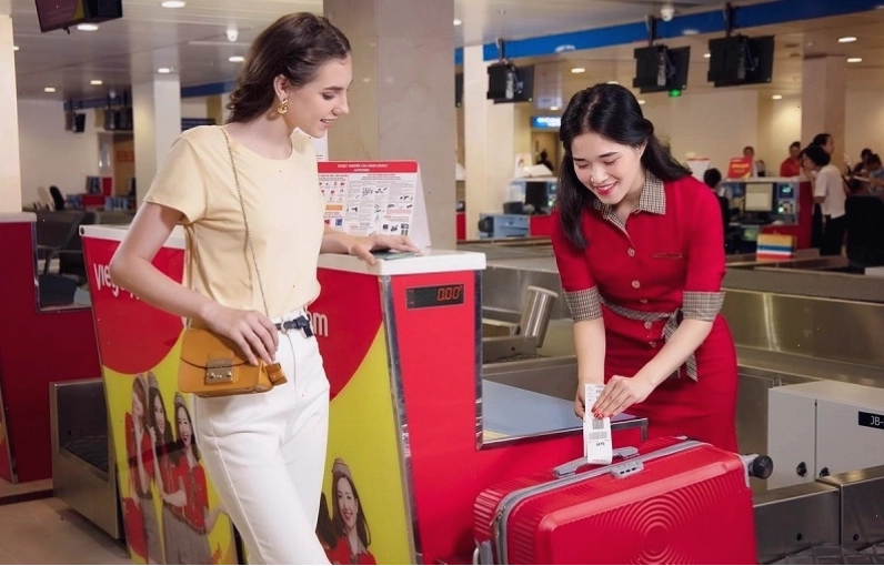Hành khách chuẩn bị chất lỏng theo quy định của Vietjet Air