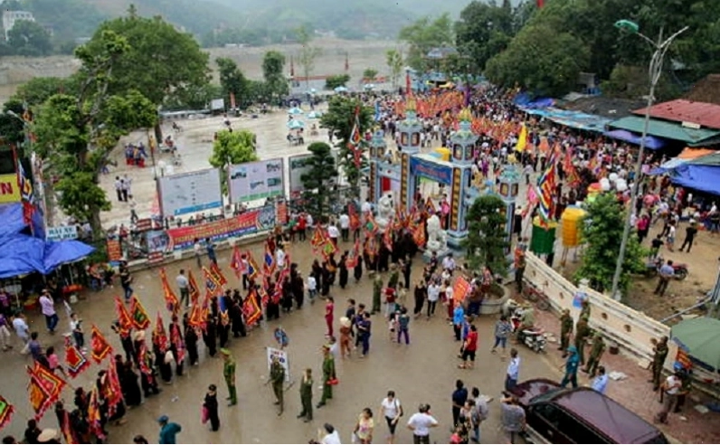 Hành trình đến với đền Ông Hoàng Bảy