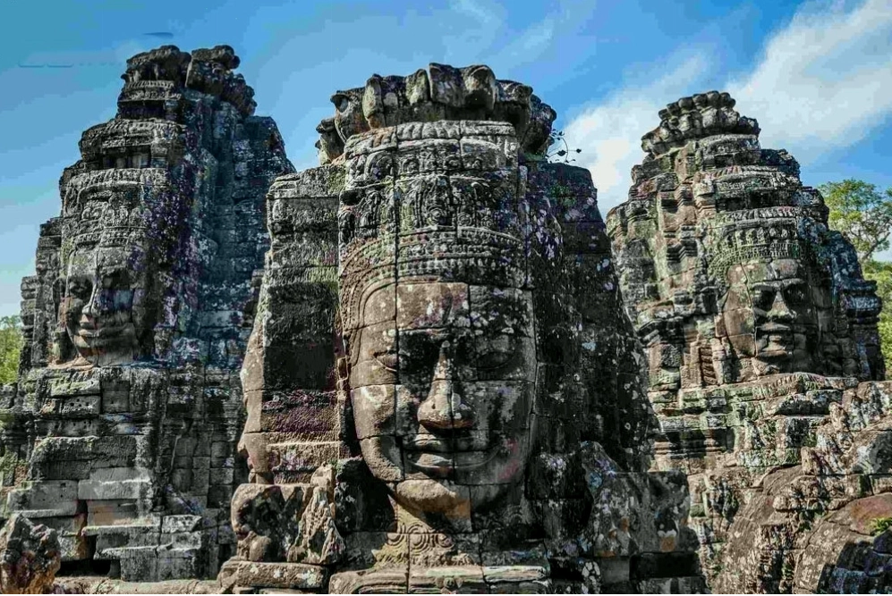 Hào nước bao quanh quần thể di tích đền Angkor