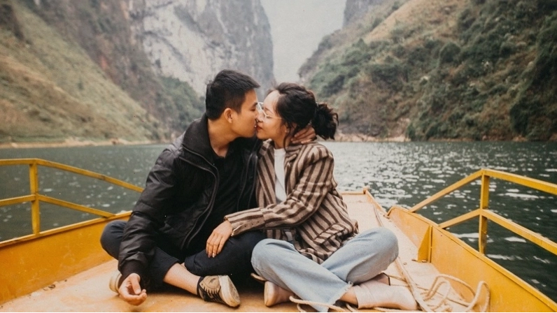 Hẻm Tu Sản nhìn từ thuyền trên sông Nho Quế