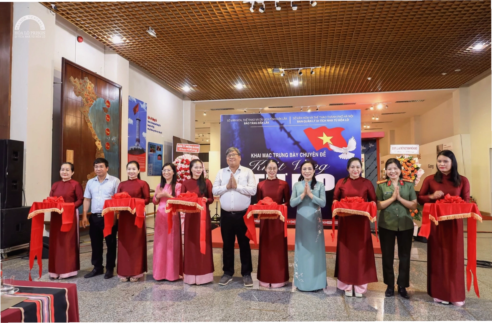 Hiện vật trưng bày tại bảo tàng nhà tù Hỏa Lò