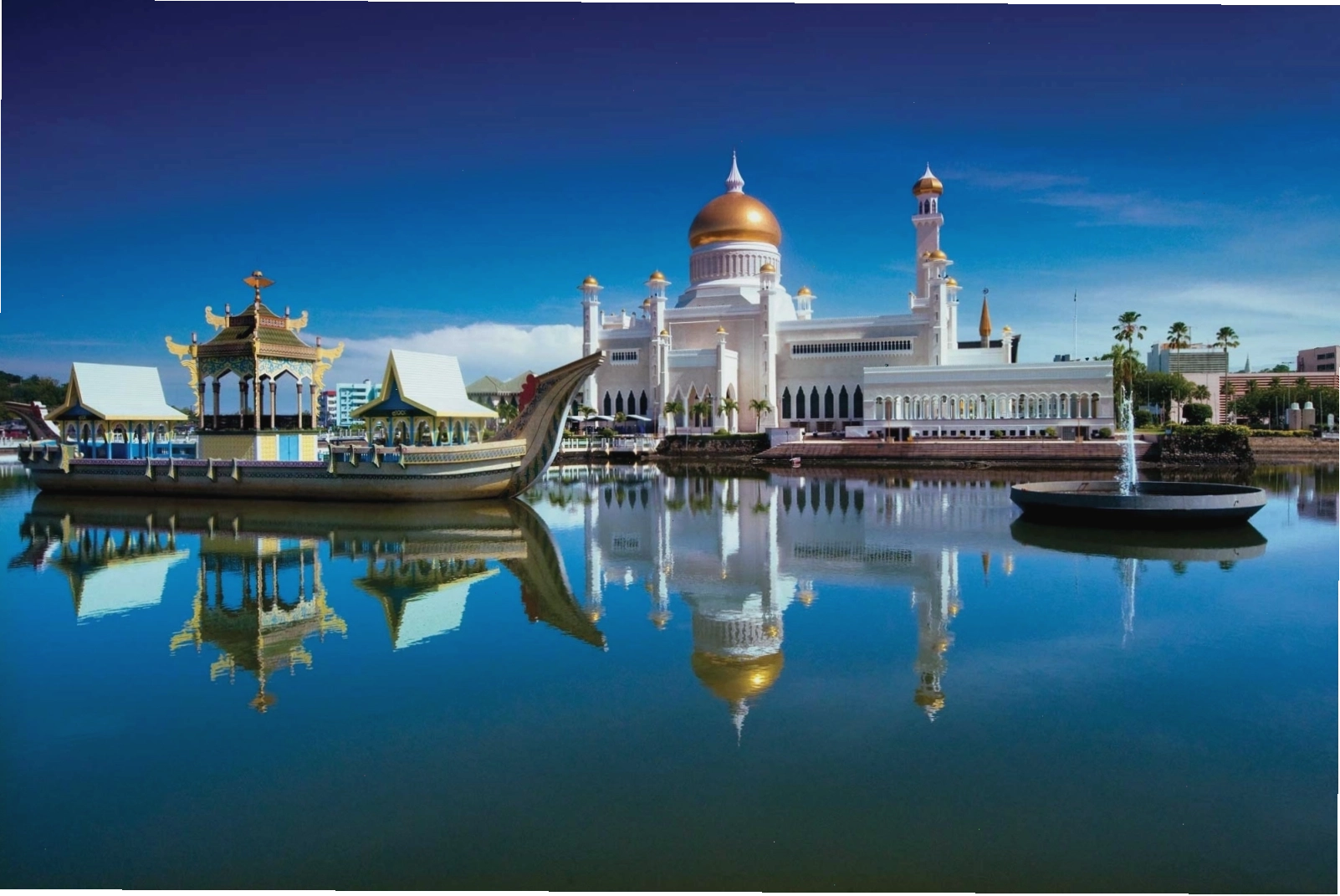 Hình ảnh một nhóm du khách tham quan Brunei