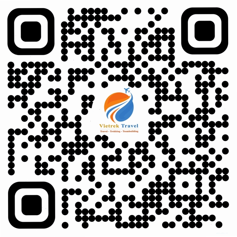 Hình ảnh phượt thủ một mình trên cánh đồng ruộng bậc thang