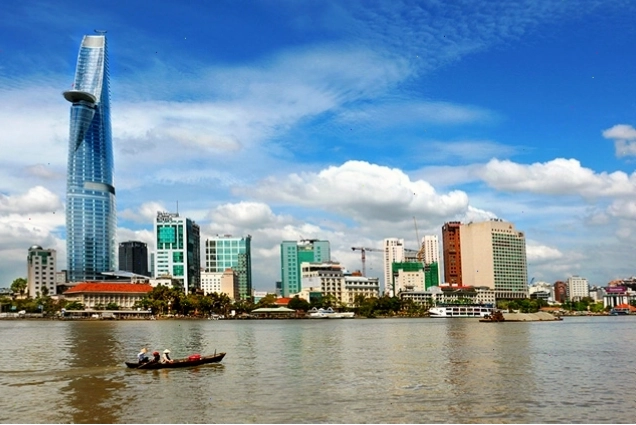 Hình ảnh toàn cảnh tòa nhà Bitexco Financial Tower nhìn từ xa