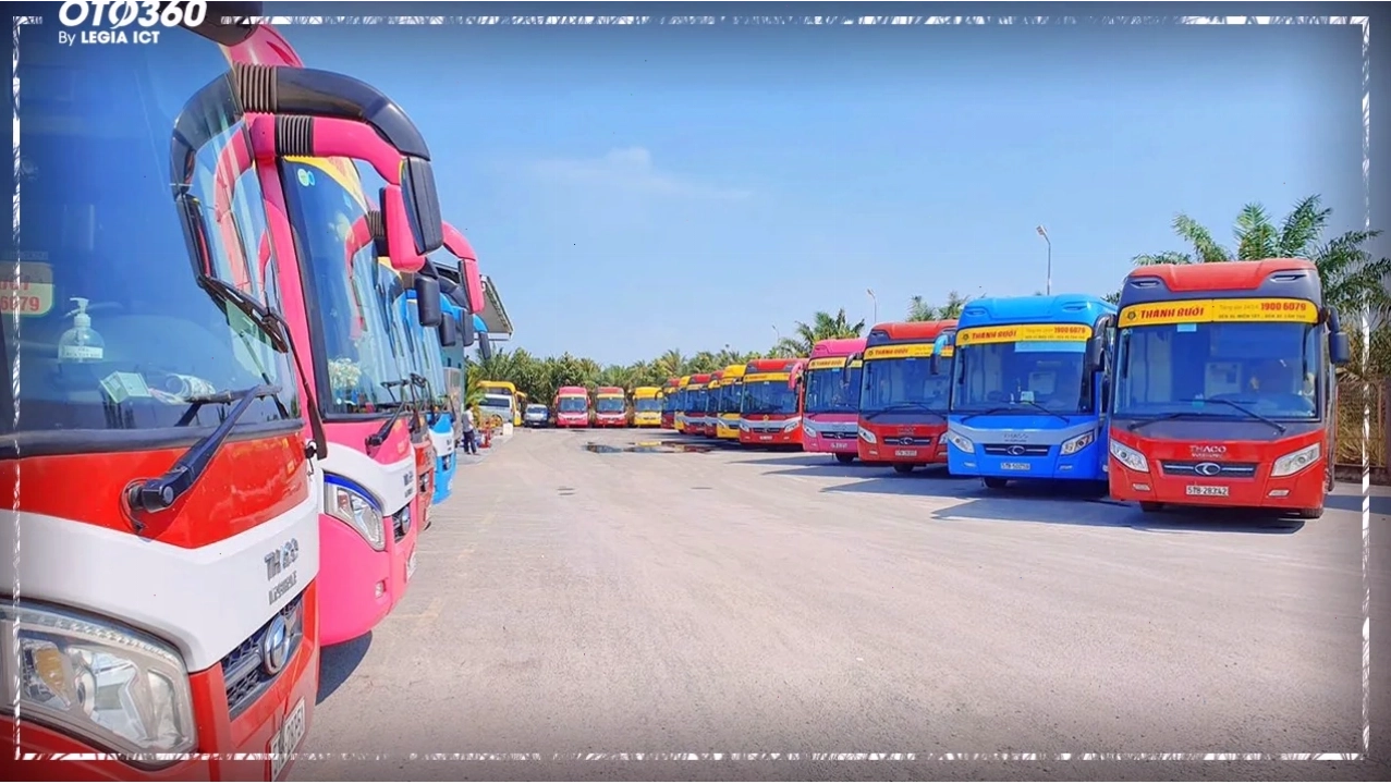 Hình ảnh xe khách Thành Bưởi với logo nhận diện thương hiệu