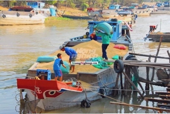 Hình vẽ mắt trên mũi ghe, mang ý nghĩa tâm linh bảo vệ