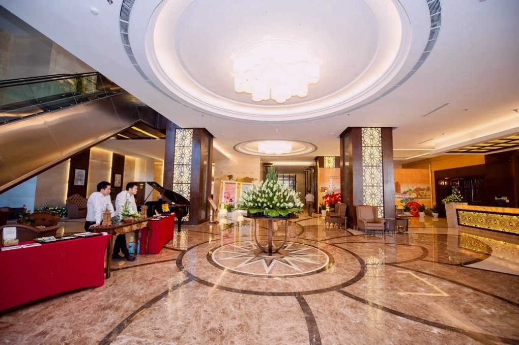 Hồ bơi ngoài trời tại Khách sạn Mường Thanh Sông Lam