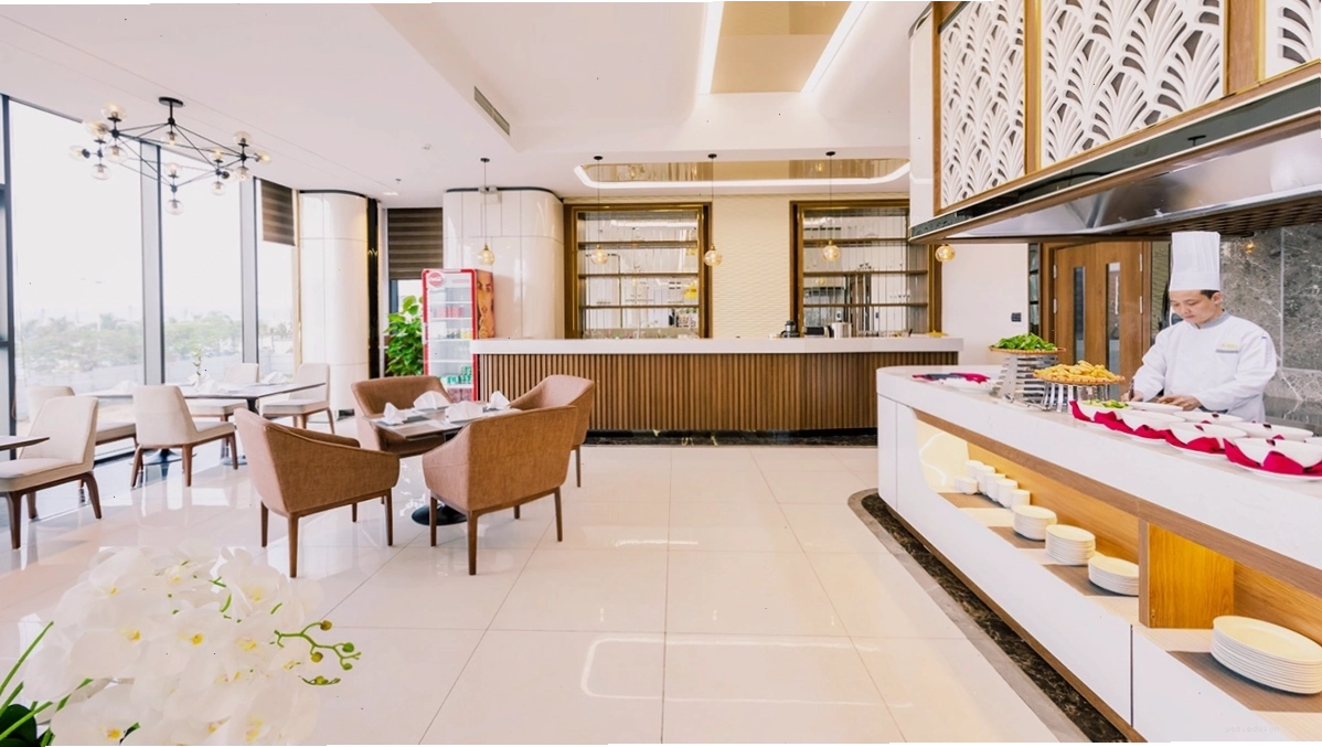 Hồ bơi ngoài trời tại Mường Thanh Grand Hạ Long