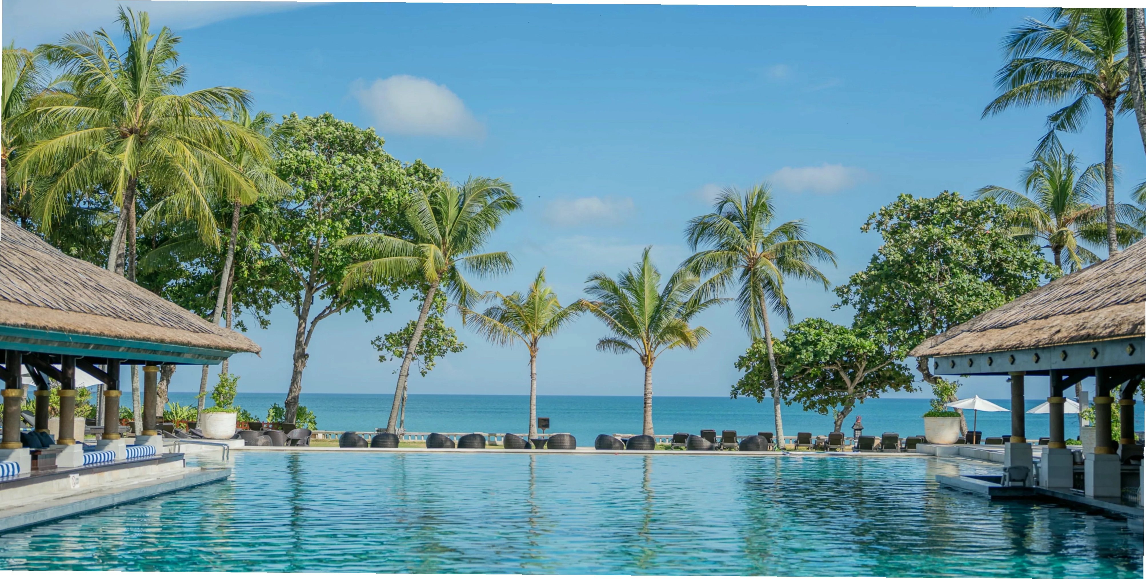 Hồ bơi Nirvana xanh biếc tại InterContinental Bali Resort
