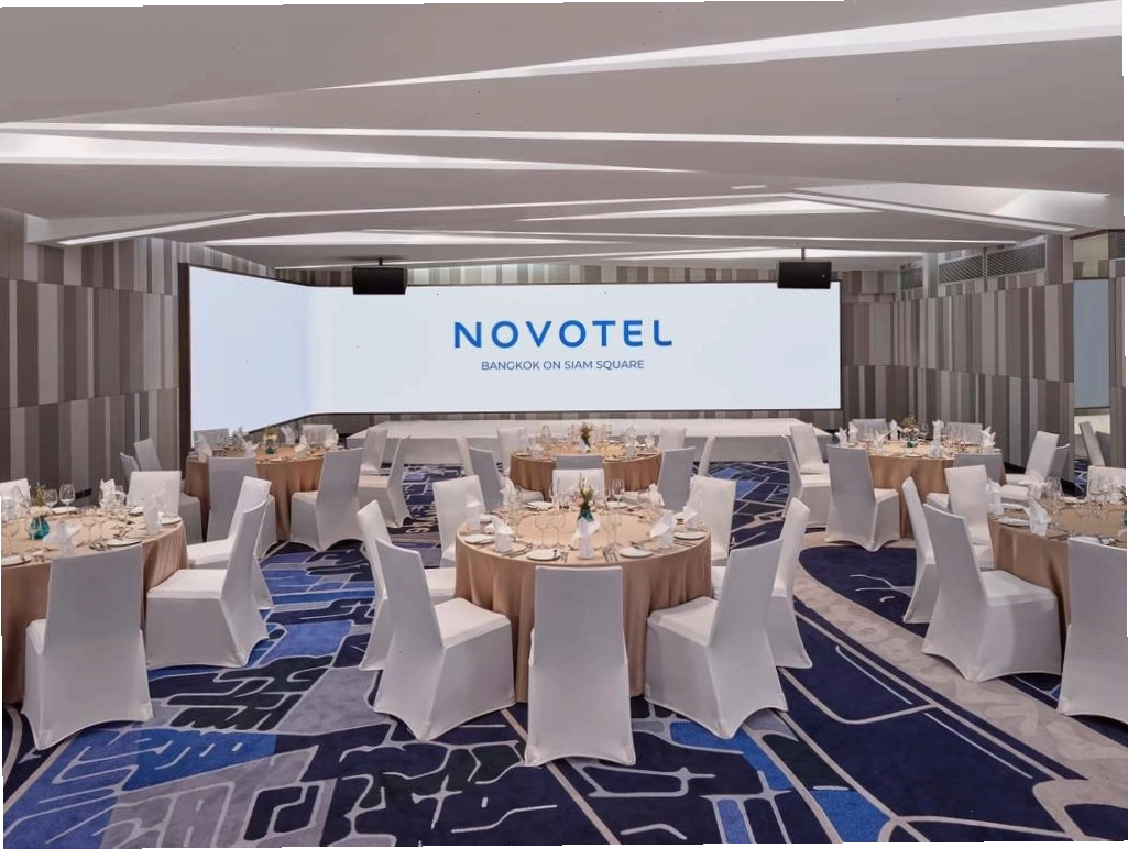 Hồ bơi tại Novotel Bangkok On Siam Square