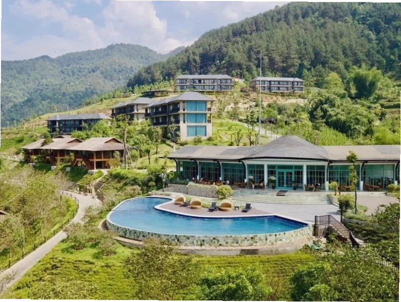 Hồ bơi vô cực tại Le Champ Tú Lệ Resort Yên Bái