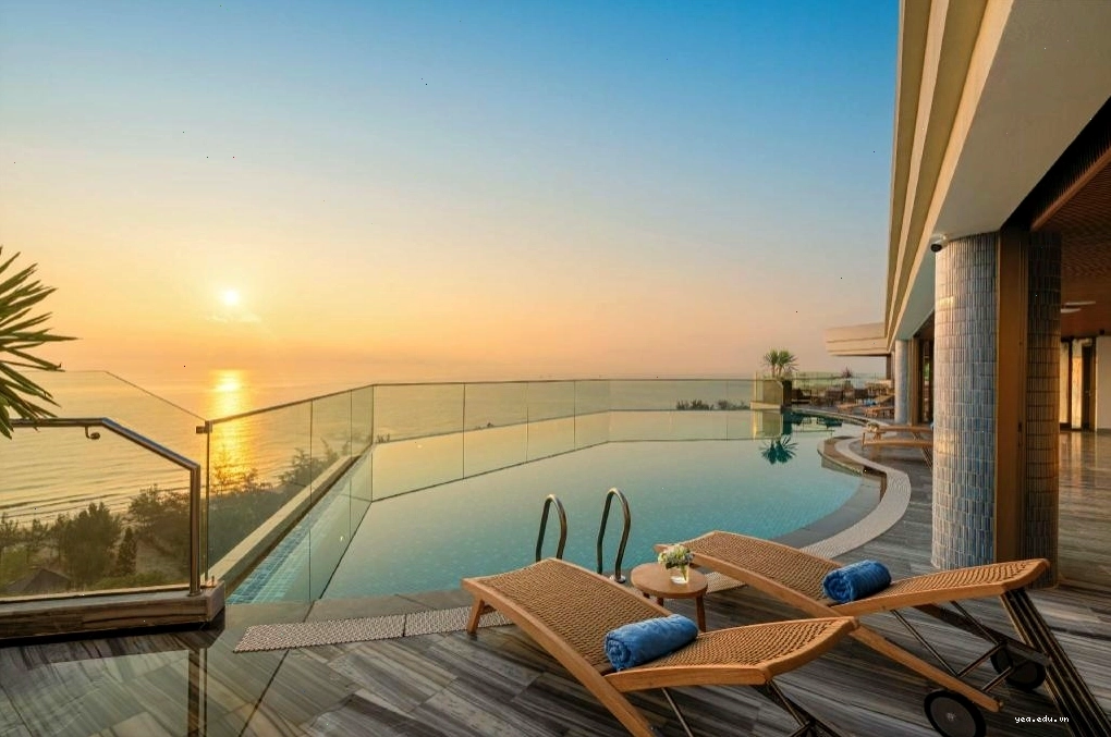 Hồ bơi vô cực với tầm nhìn hướng biển tại Poseido Hotel