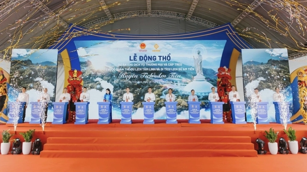 Hồ cá Koi trắng tại dự án Am Tiên, Thanh Hóa