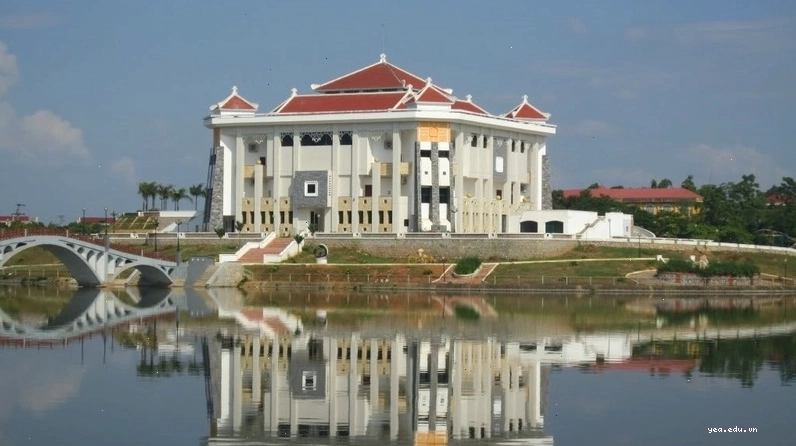 Hồ Na Hang xanh biếc giữa núi non hùng vĩ