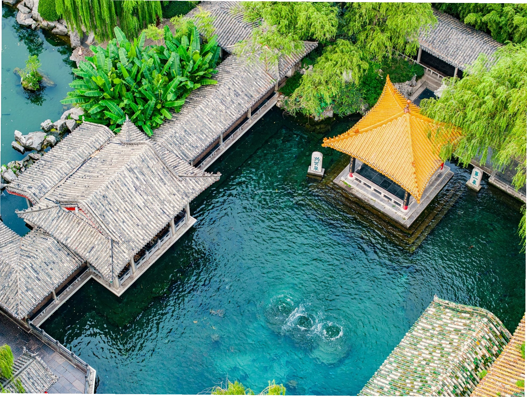 Hồ Suối Bảo Thoát nhìn từ trên cao
