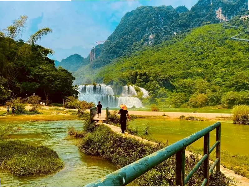 Hồ Thang Hen thơ mộng