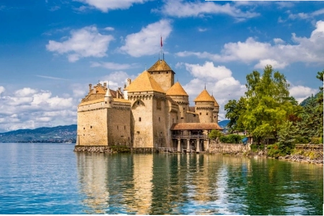 Hồ Thun và Hồ Brienz với vẻ đẹp xanh ngắt tương phản