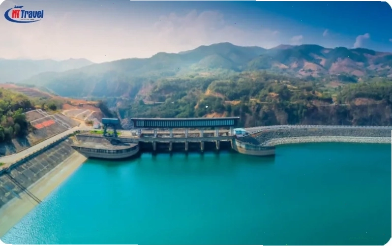 Hồ Thủy Điện Yaly hùng vĩ