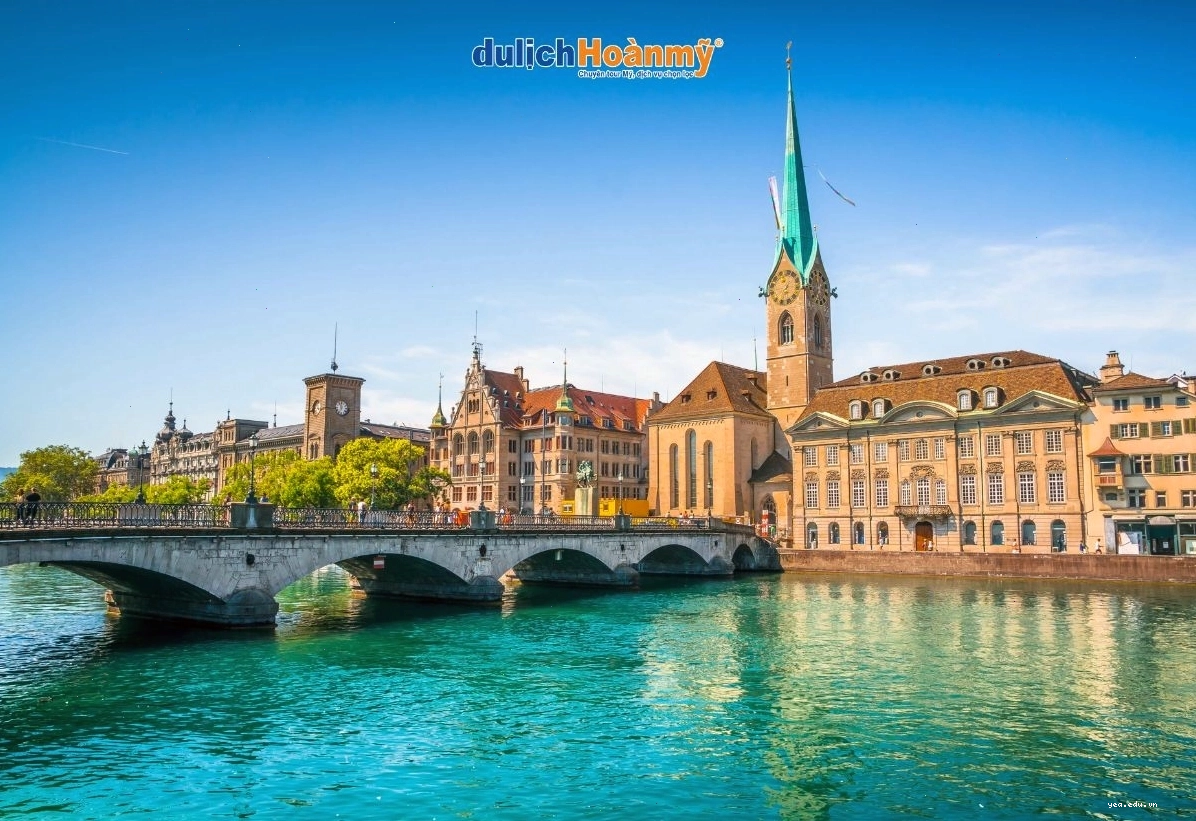 Hồ Zürich lấp lánh dưới ánh mặt trời