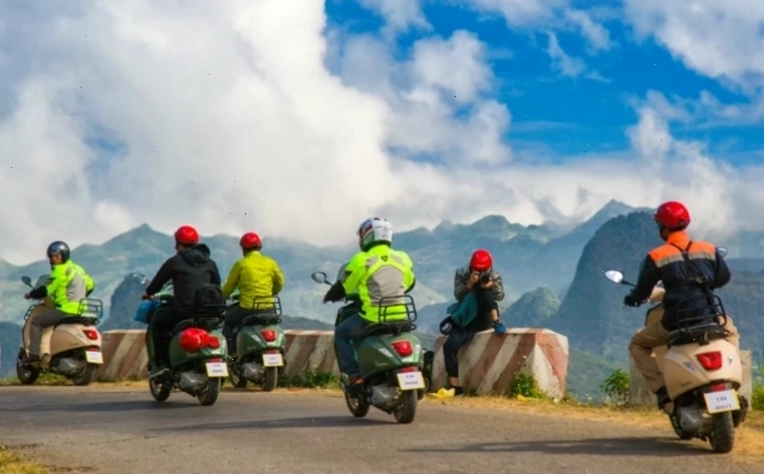 Hoa dã quỳ nở rộ trên các triền đồi Tây Nguyên vào tháng 12