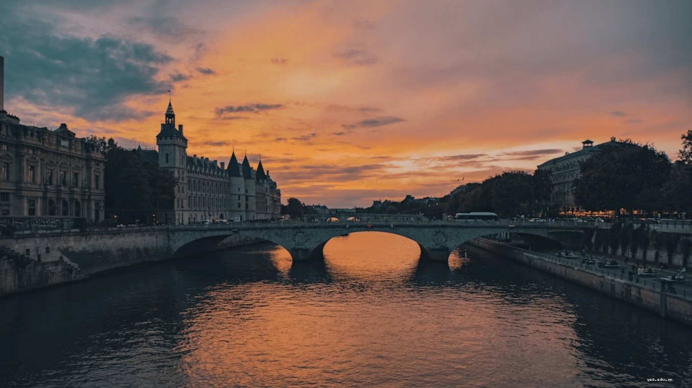 Hoàng hôn lãng mạn trên sông Seine ở Paris