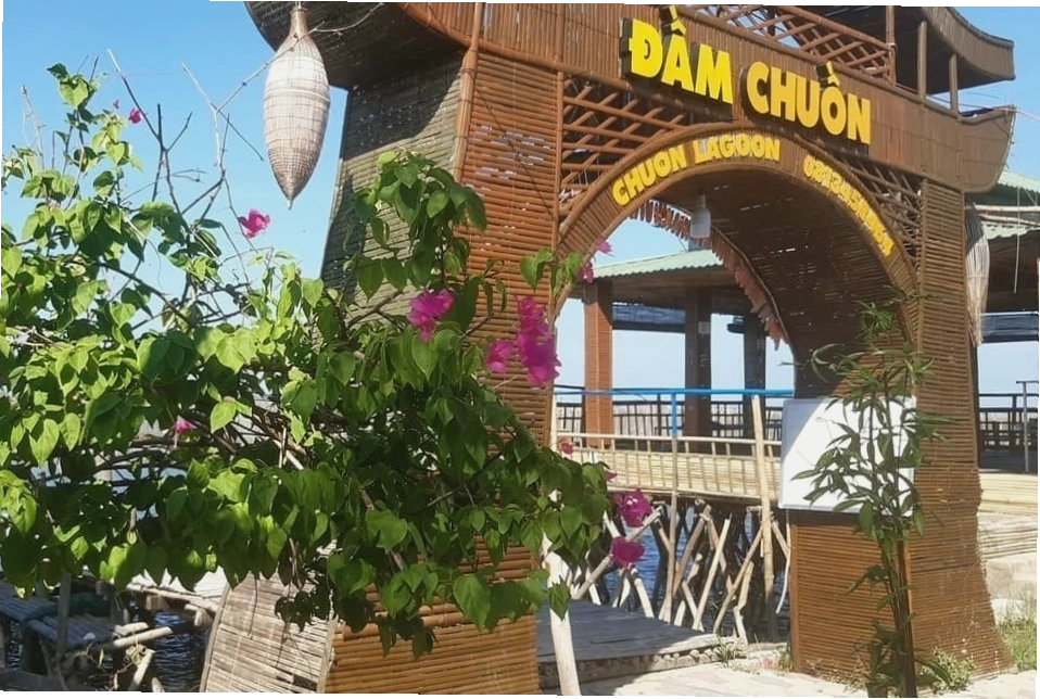 Hoàng hôn rực rỡ trên Phá Tam Giang
