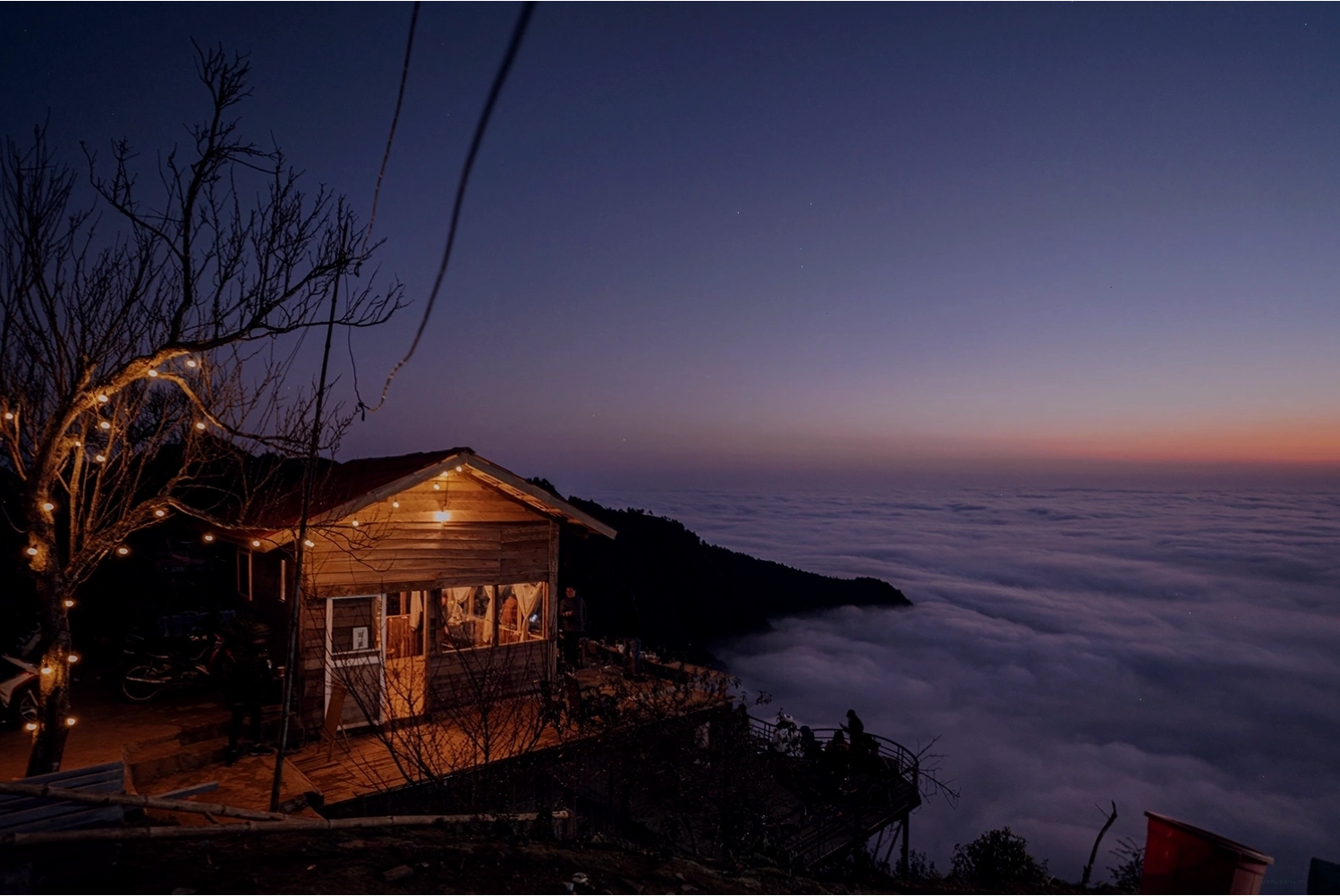Hoàng hôn Tà Xùa nhìn từ khu homestay