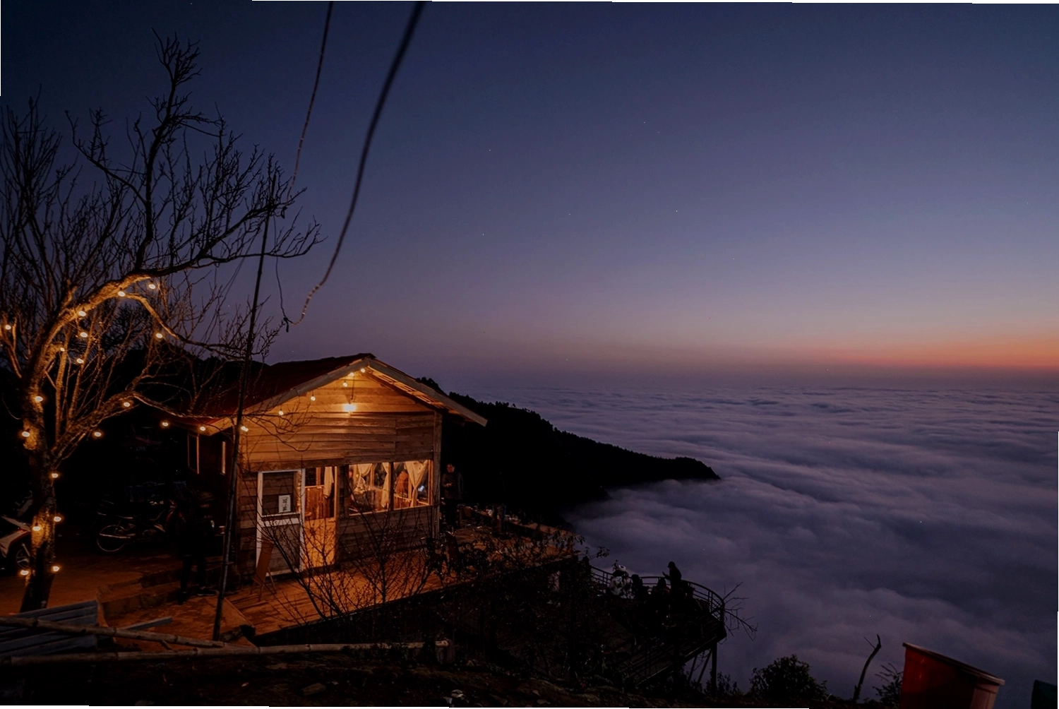 Hoàng hôn Tà Xùa nhìn từ một khu homestay