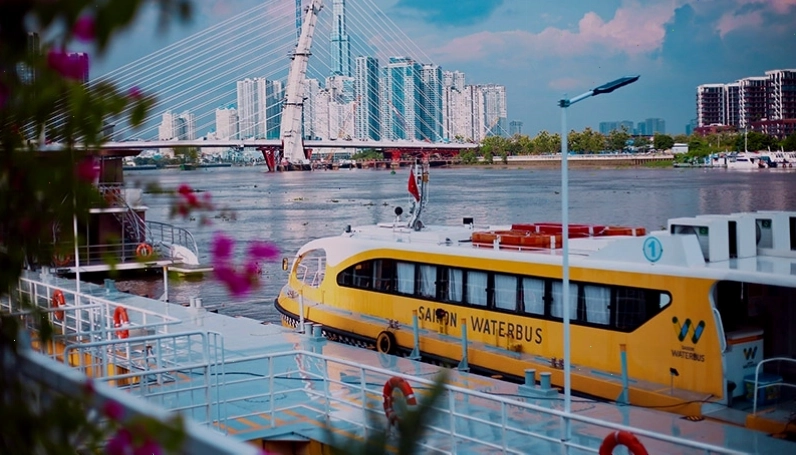Hoàng hôn tuyệt đẹp trên sông Sài Gòn