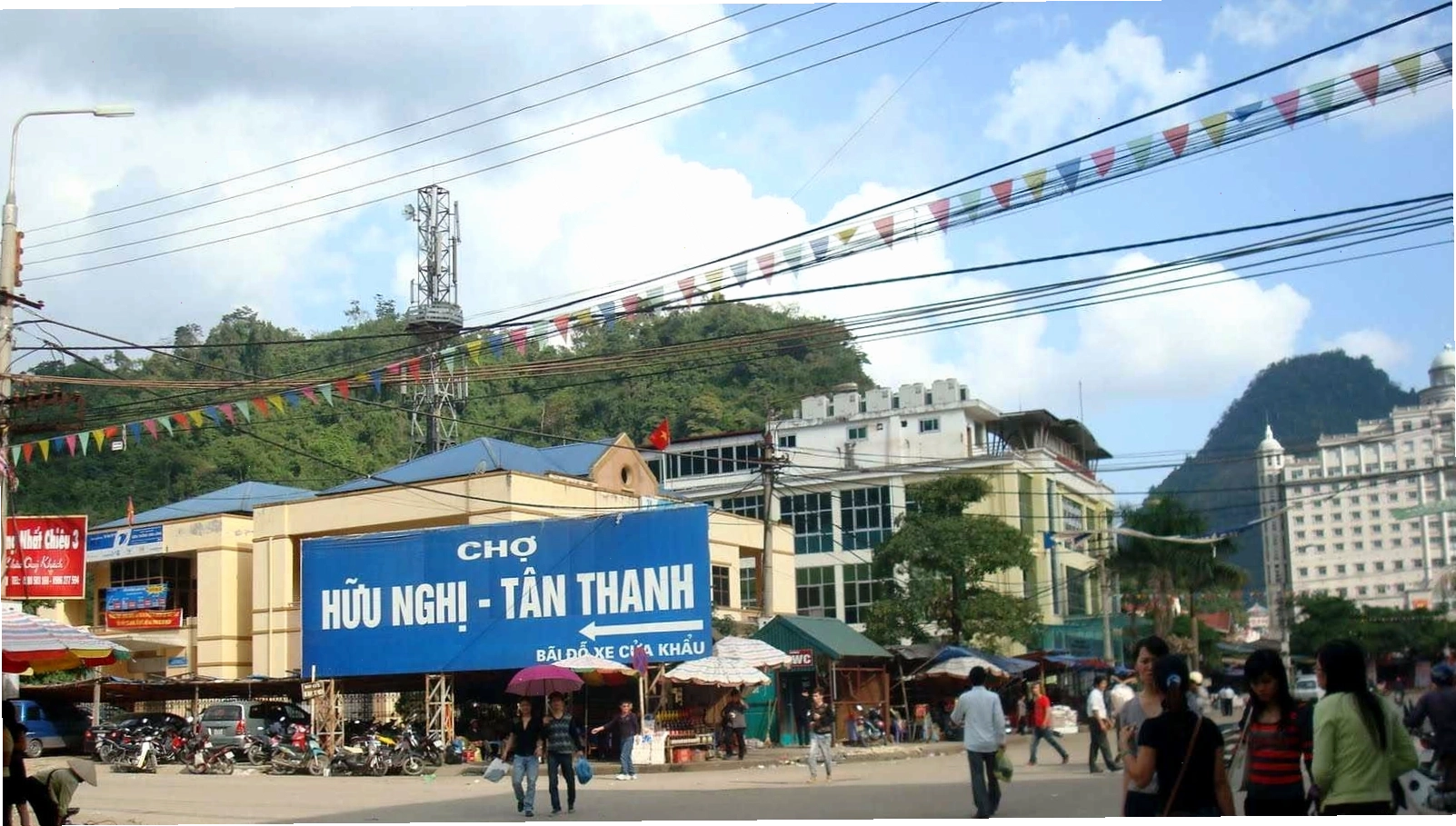 Hoạt động mua bán tấp nập tại chợ cửa khẩu Tân Thanh Lạng Sơn