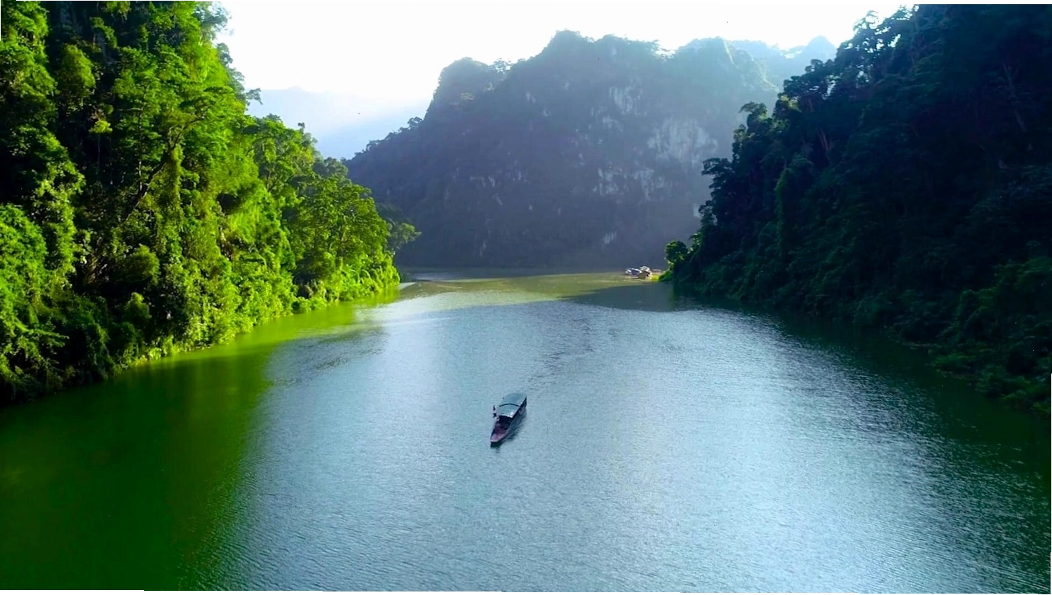 Hoạt động trải nghiệm trên sông Gâm