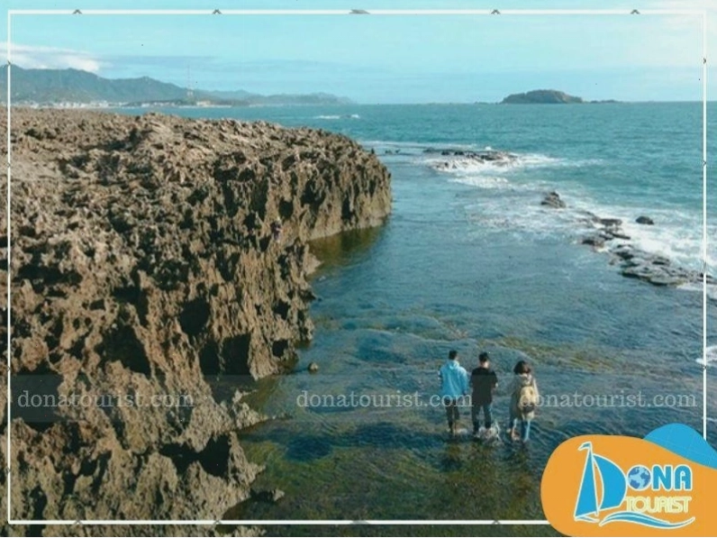 Hoạt động trekking trên Hòn Đỏ Ninh Thuận