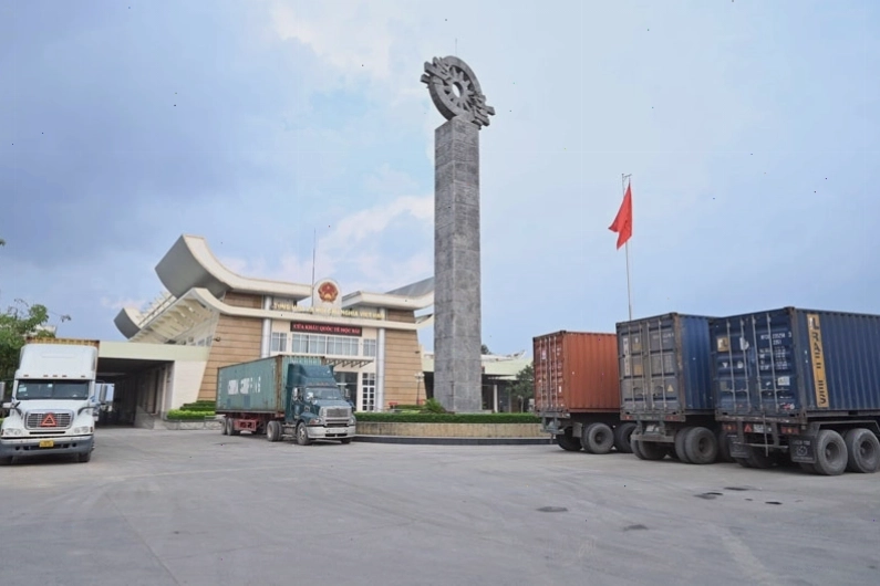 Hoạt động vận tải hàng hóa tại khu vực biên giới