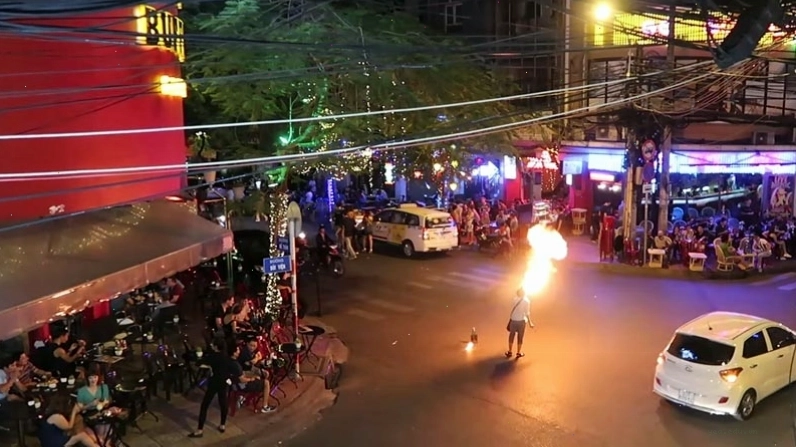 Hoạt động vui chơi giải trí về đêm trên phố đi bộ Bùi Viện