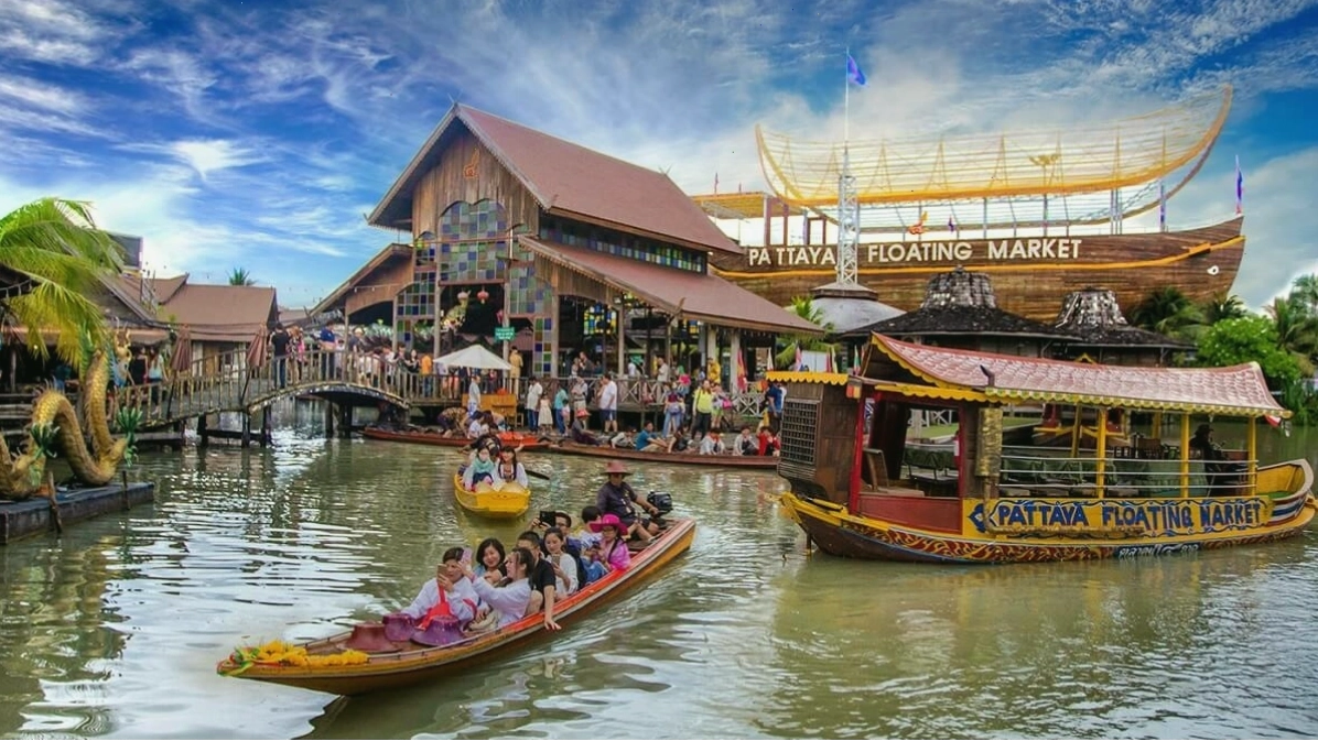 Hoạt động vui chơi trên biển tại Đảo San hô Coral, Pattaya