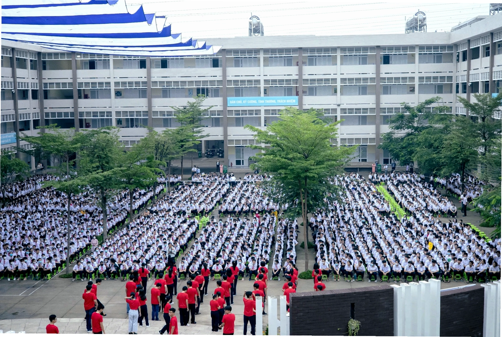 Học sinh tham gia hoạt động thể thao tại trường