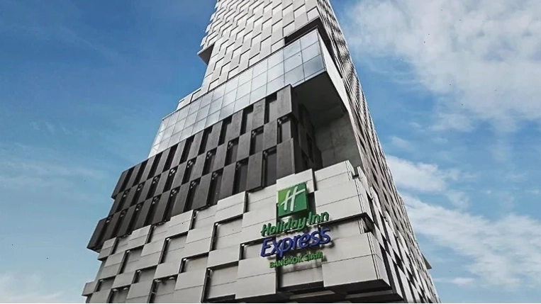Holiday Inn Express Bangkok Siam - Mặt tiền khách sạn