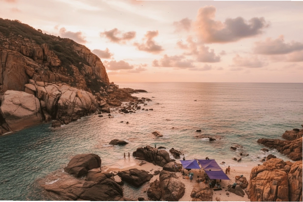 Hòn Rùa Vĩnh Hy với bãi cát trắng và làn nước trong xanh
