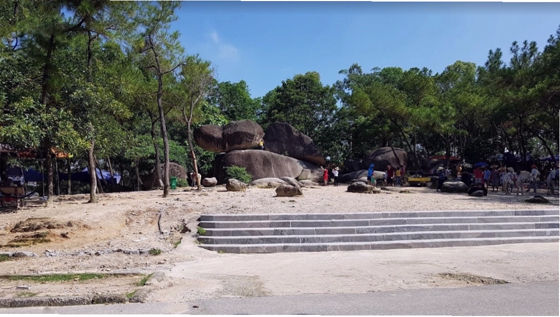 Hòn Trống Mái Sầm Sơn với vẻ đẹp kỳ vĩ của tạo hóa