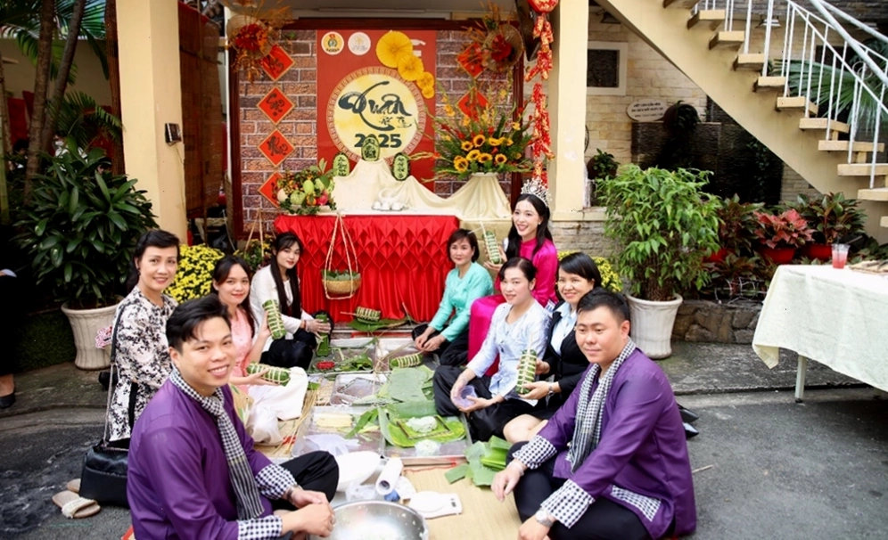 Hướng dẫn viên du lịch chuyên nghiệp trong ngành văn hóa du lịch