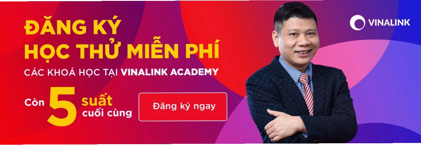 Hướng dẫn viên du lịch giới thiệu về di tích lịch sử