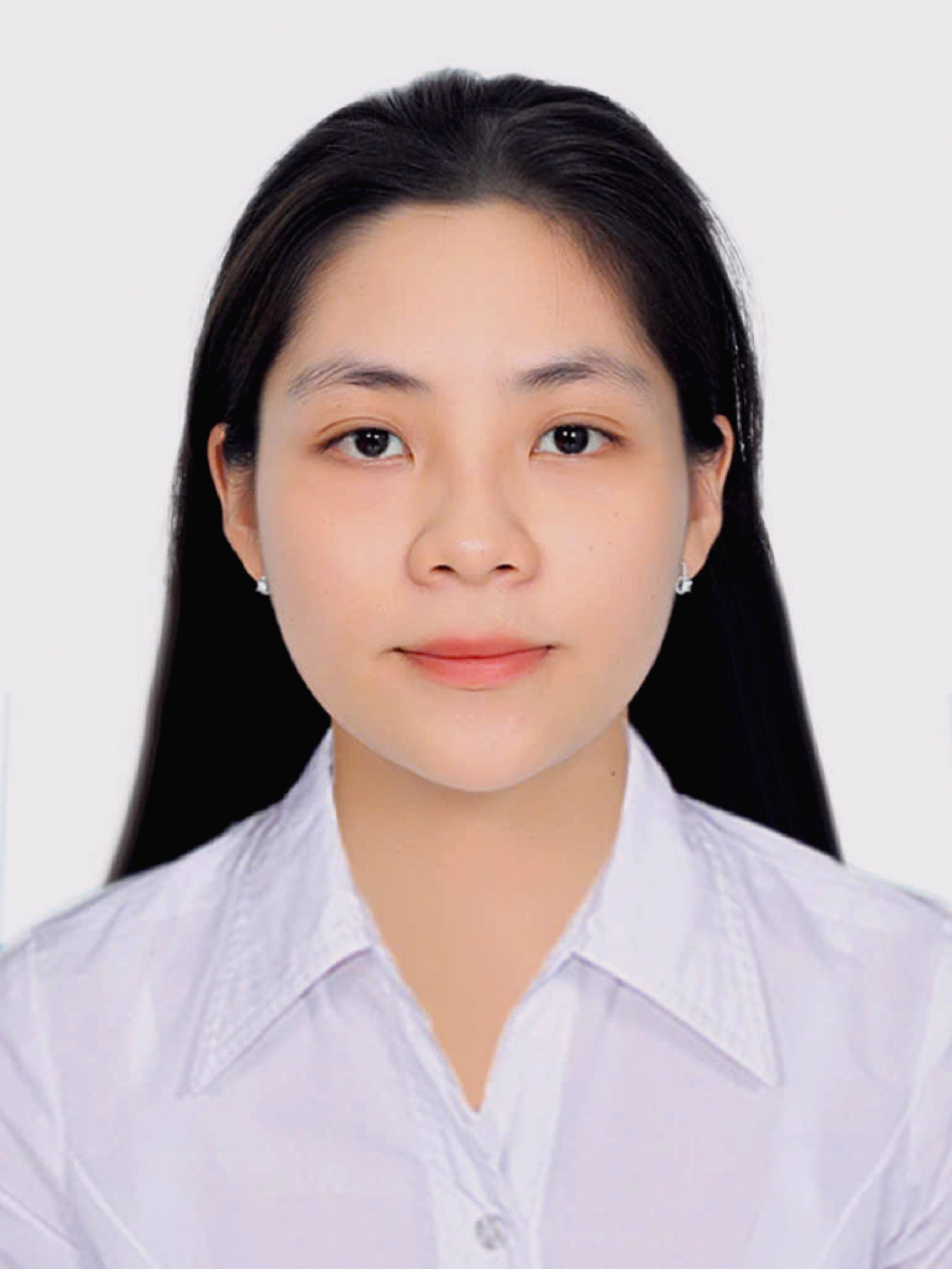 Hướng dẫn viên du lịch quốc tế trong trang phục truyền thống