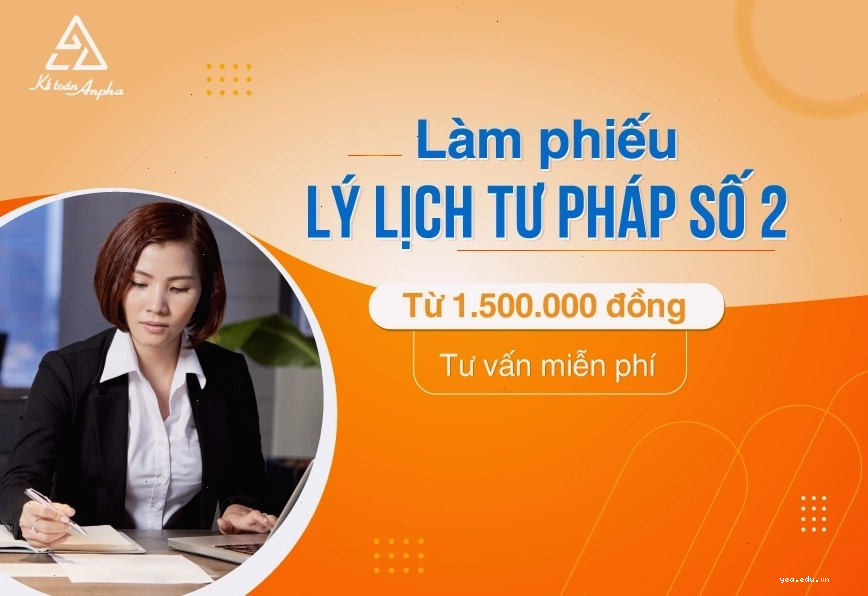 Hướng dẫn viên tại điểm thuyết minh về di tích