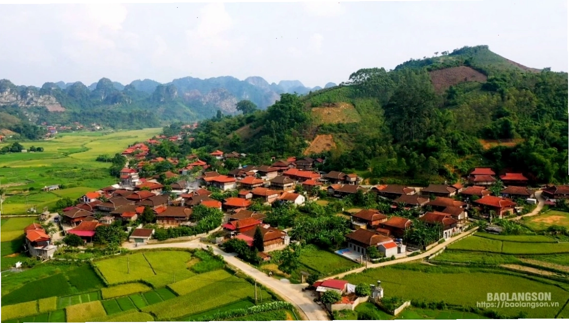 Hữu Lũng mùa nước nổi với cảnh quan thơ mộng như vịnh Hạ Long trên cạn