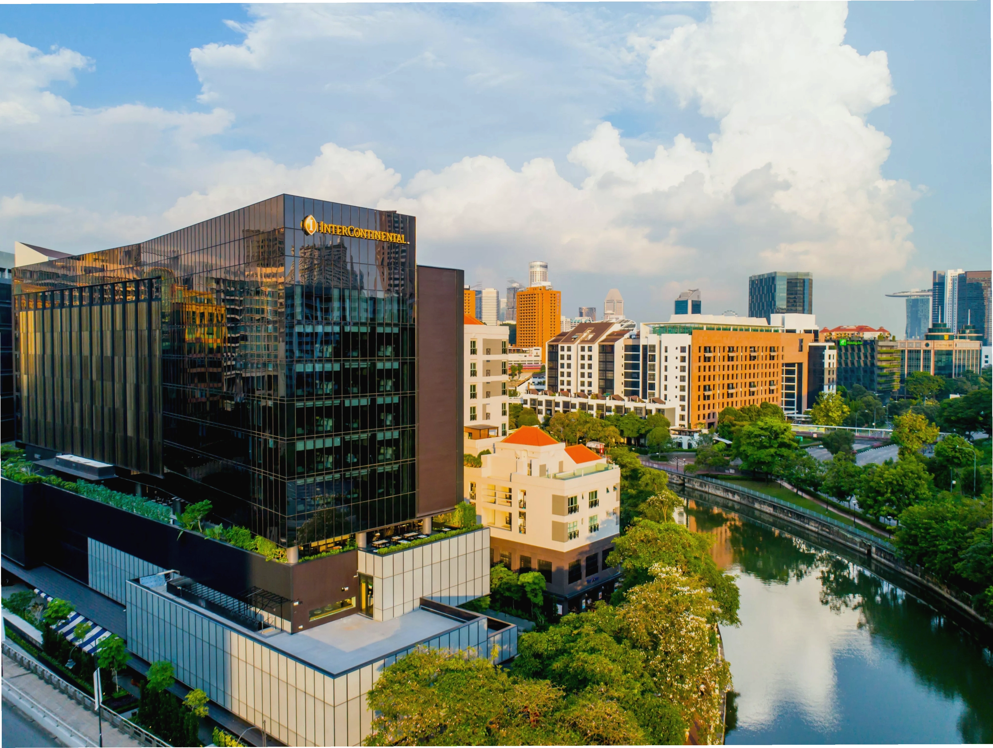 InterContinental Singapore Robertson Quay nhìn từ bên ngoài