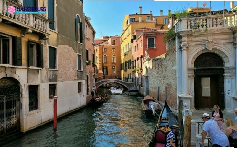 Kênh đào Grand Venice với những lâu đài và cung điện tráng lệ