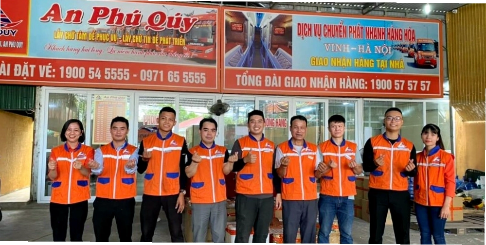 Khách hàng đổi vé và hoàn tiền tại văn phòng An Phú Quý