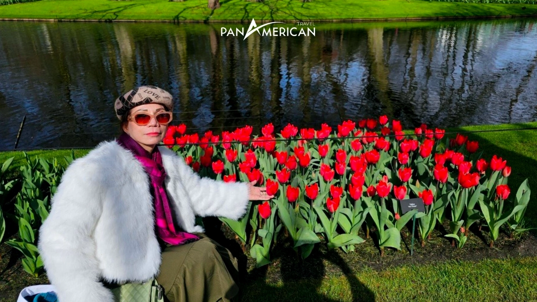 Khách hàng Pan American Travel chụp ảnh tại Keukenhof, Hà Lan