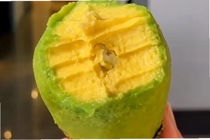 Khách hàng vui vẻ tại vũ trường
